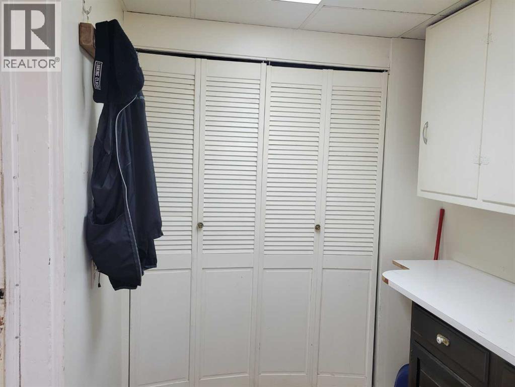 5205 52 Avenue Property Photo 6