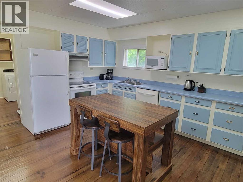 5205 52 Avenue Property Photo 9