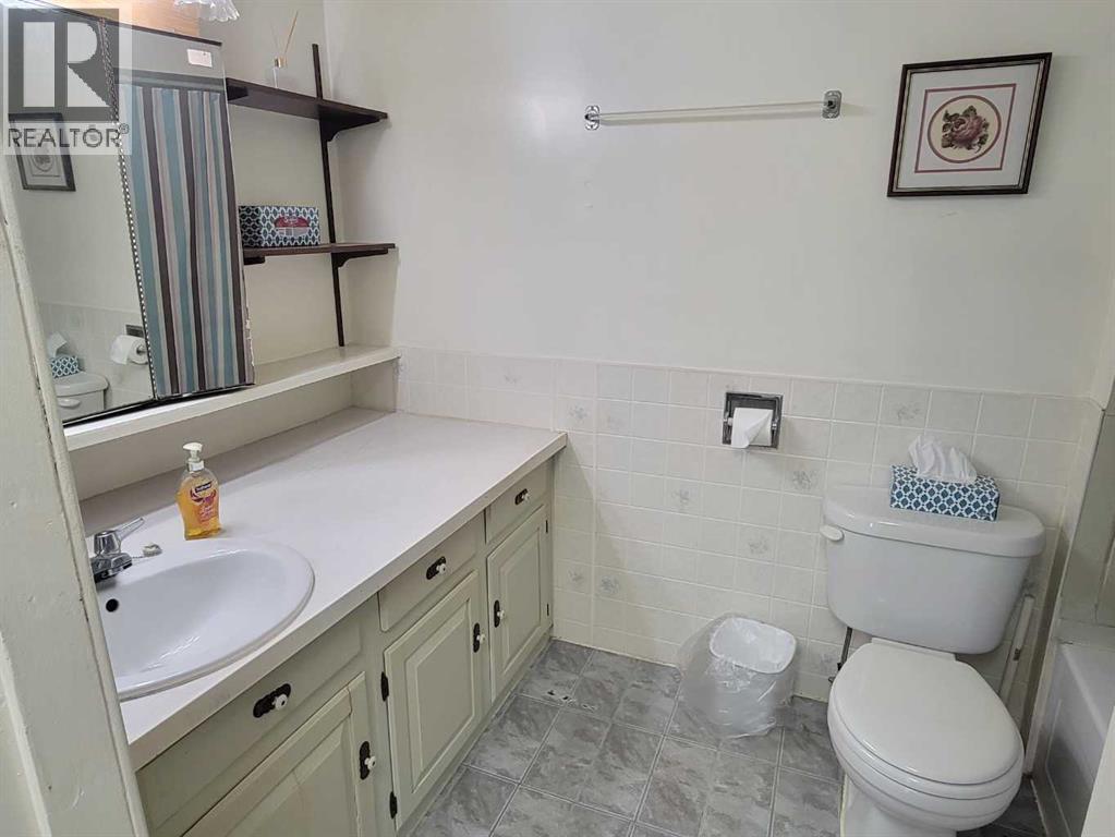 5205 52 Avenue Property Photo 12