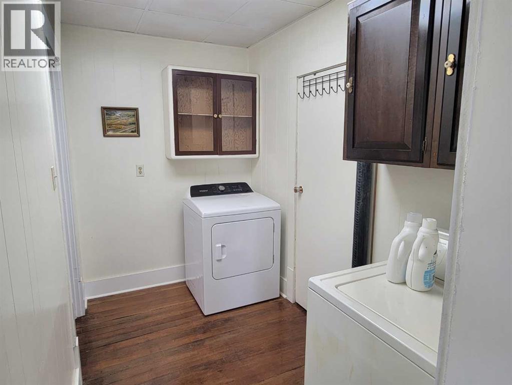 5205 52 Avenue Property Photo 14