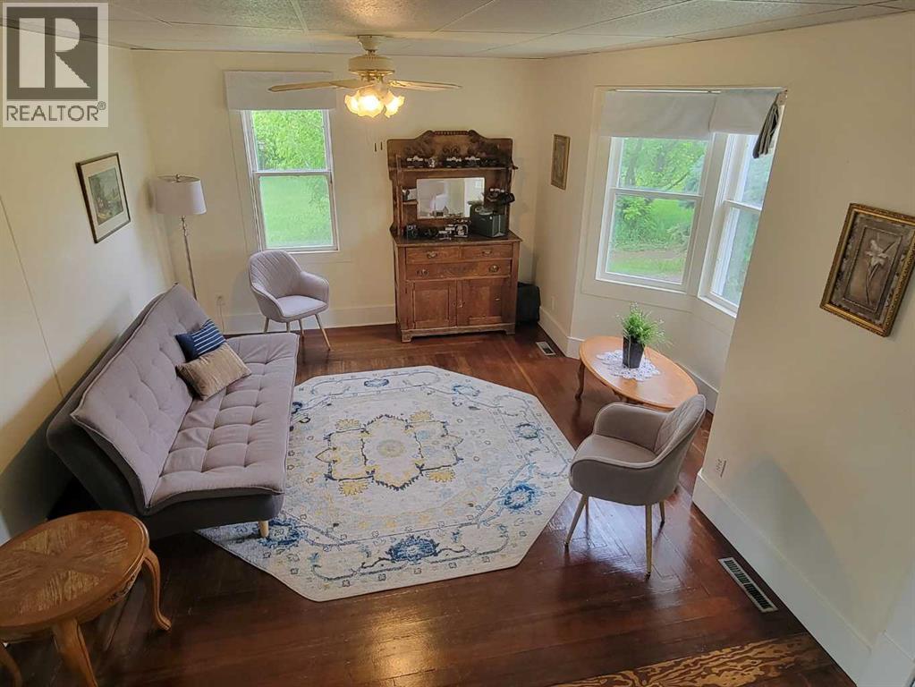 5205 52 Avenue Property Photo 15