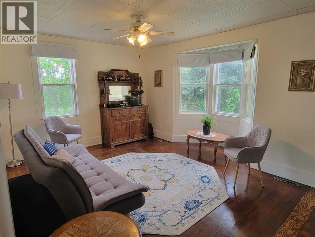 5205 52 Avenue Property Photo 16