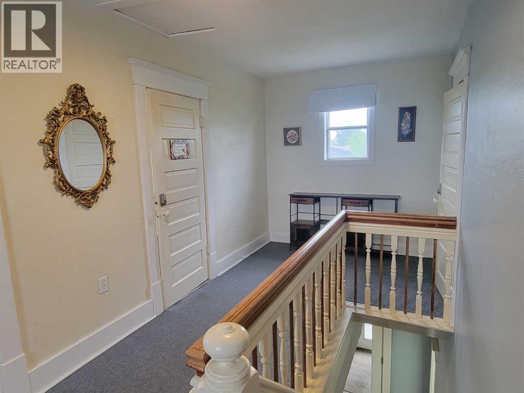5205 52 Avenue Property Photo 18