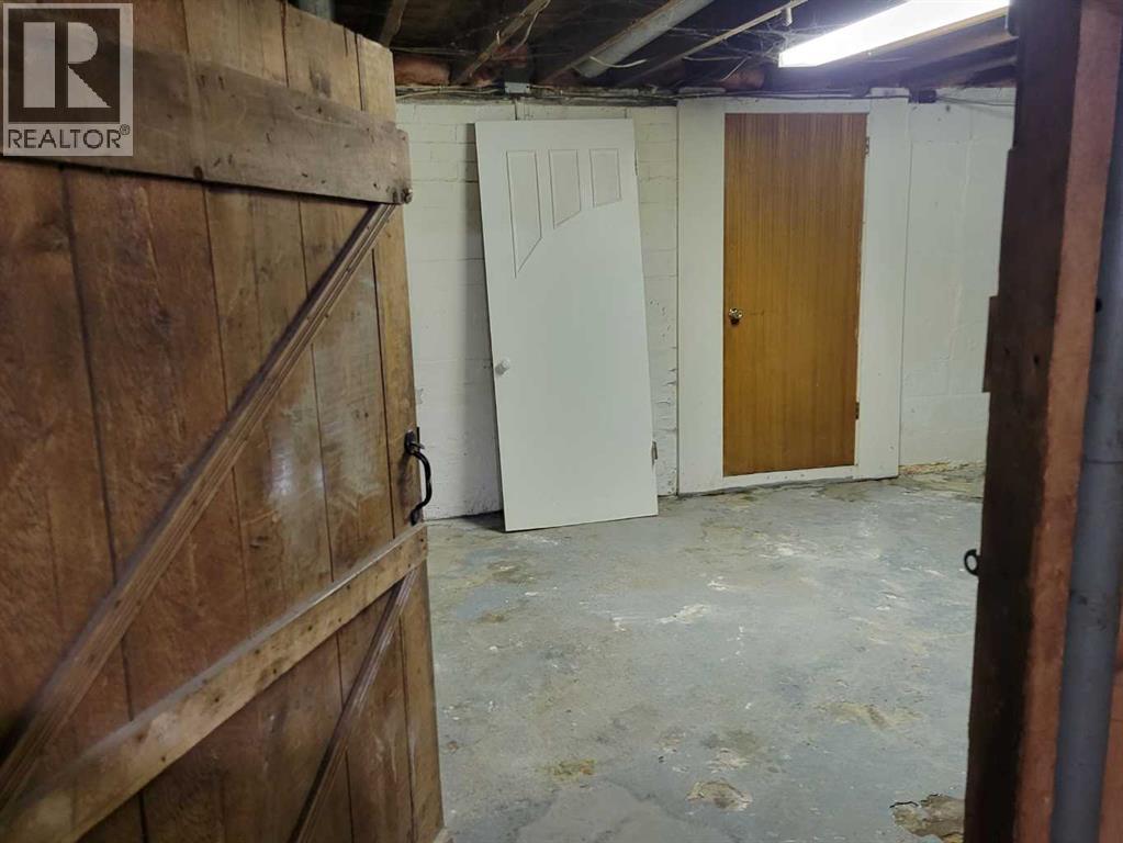 5205 52 Avenue Property Photo 33