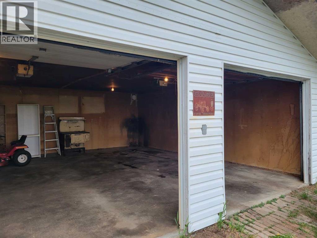 5205 52 Avenue Property Photo 39
