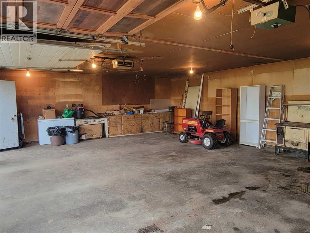 5205 52 Avenue Property Photo 40