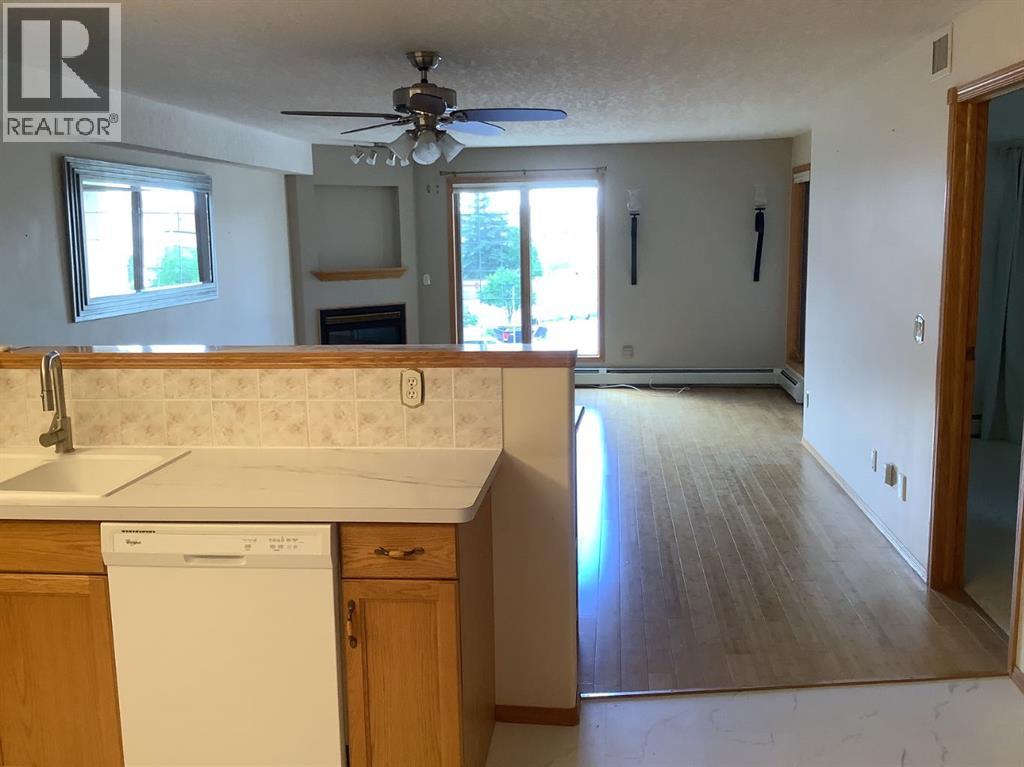 4805 45 Street Property Photo 6