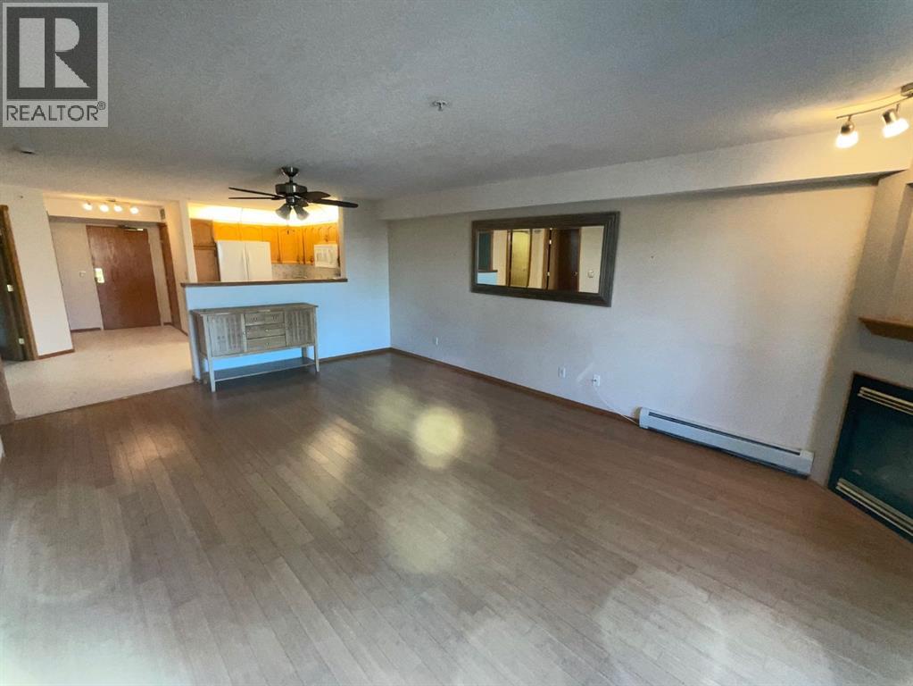 4805 45 Street Property Photo 7