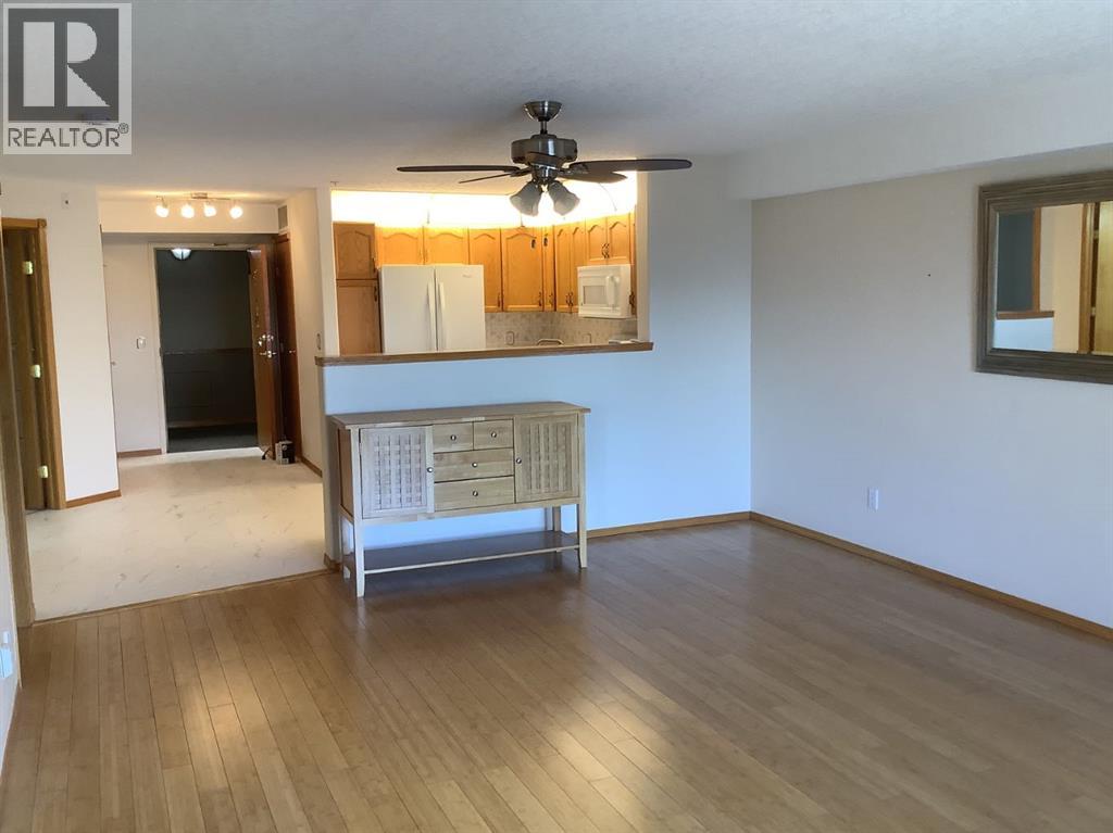 4805 45 Street Property Photo 8