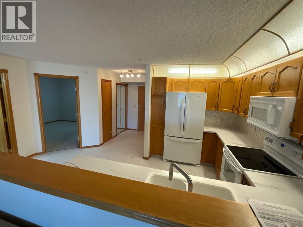 4805 45 Street Property Photo 9