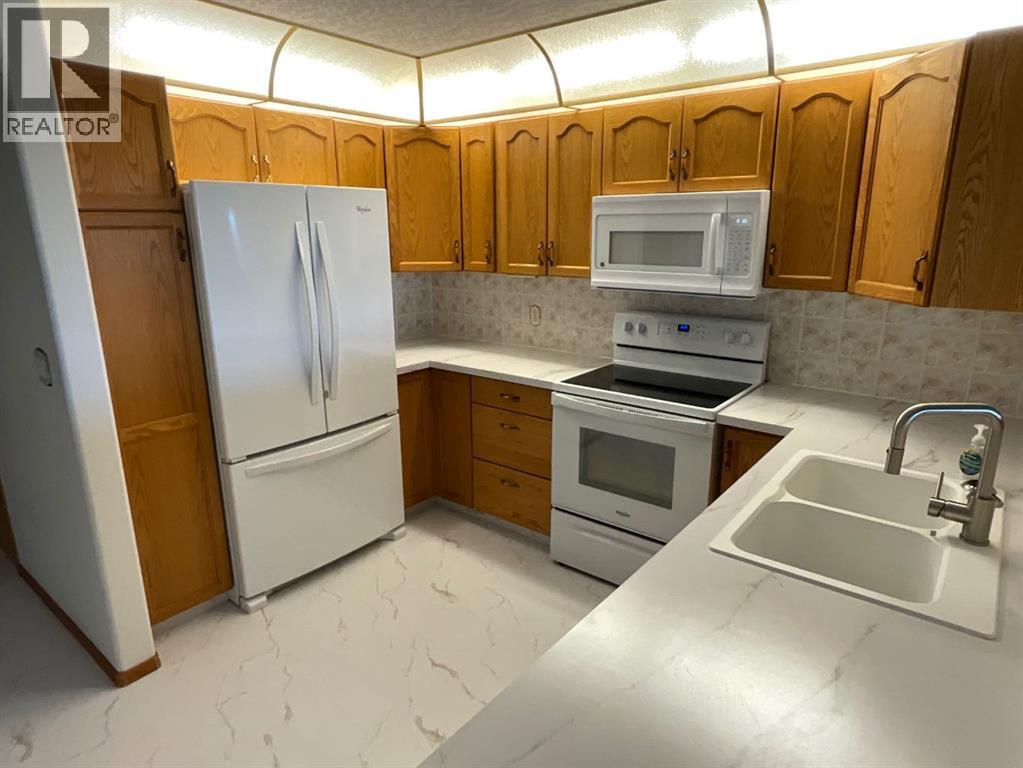 4805 45 Street Property Photo 10