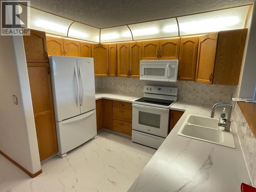 4805 45 Street Property Photo 11