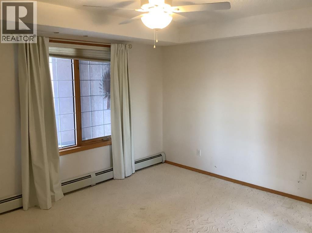 4805 45 Street Property Photo 12