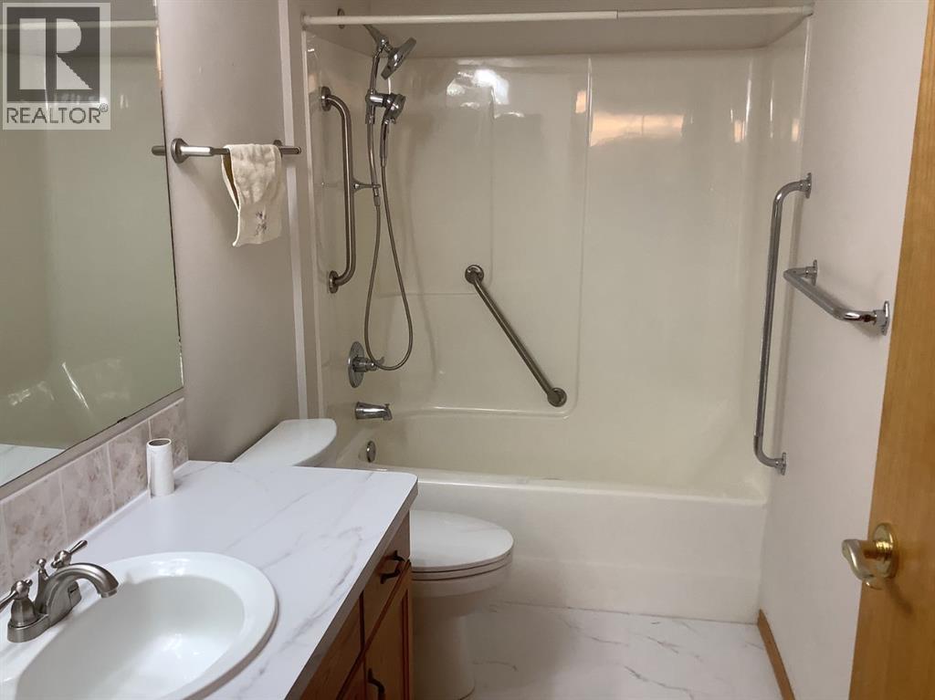 4805 45 Street Property Photo 14