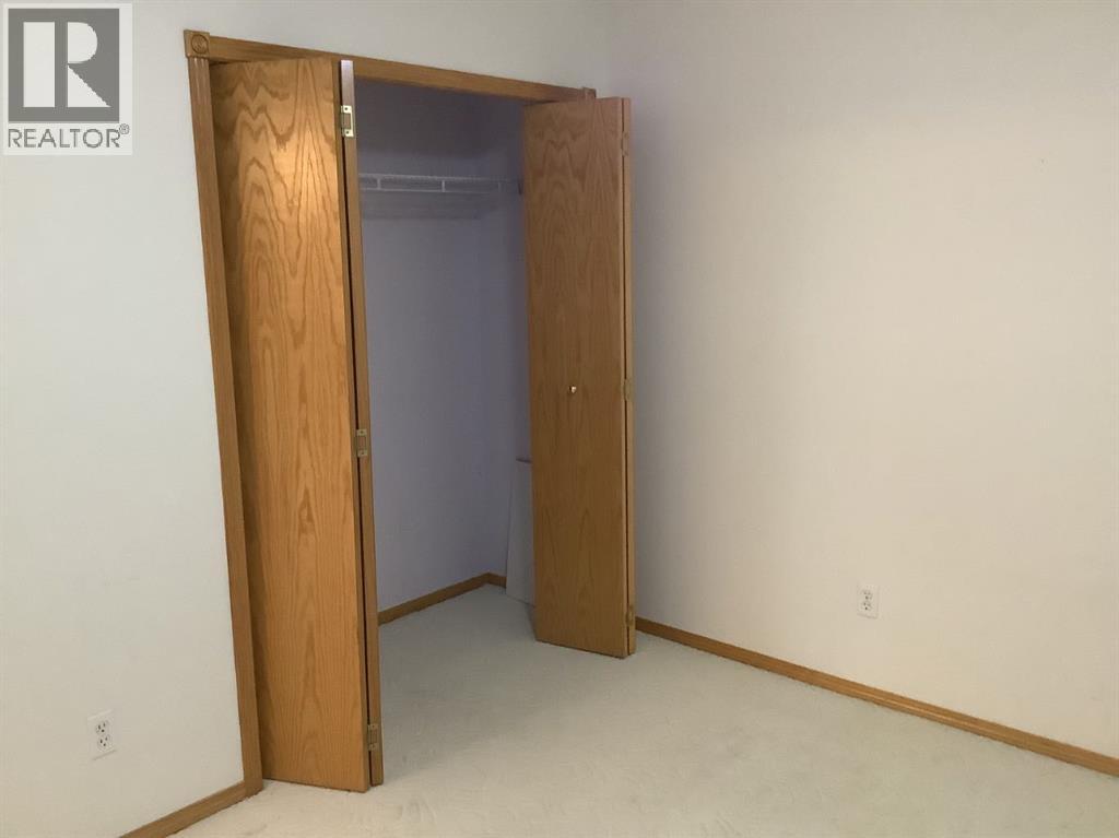 4805 45 Street Property Photo 20