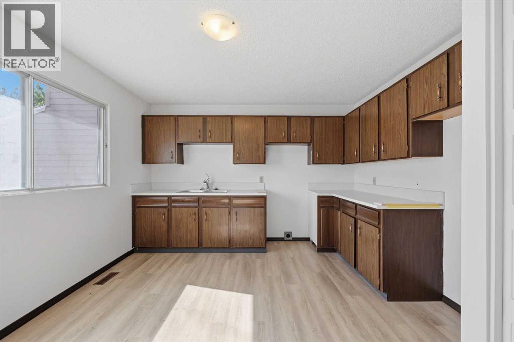 222 Marlborough Way Ne Property Photo 8