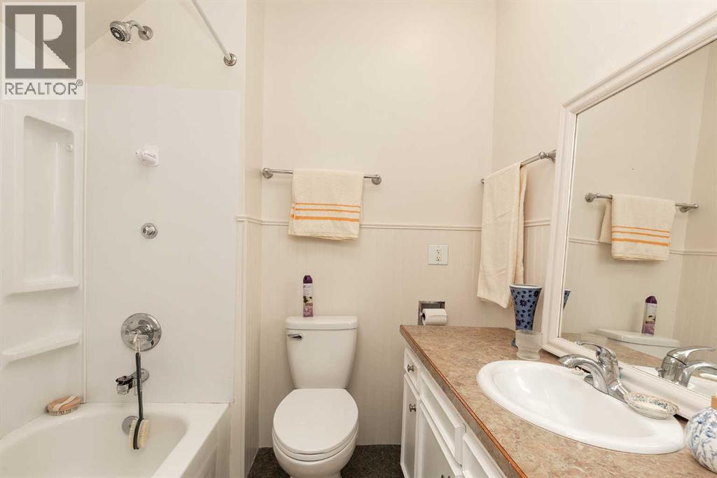 622 10 Street South Property Photo 14