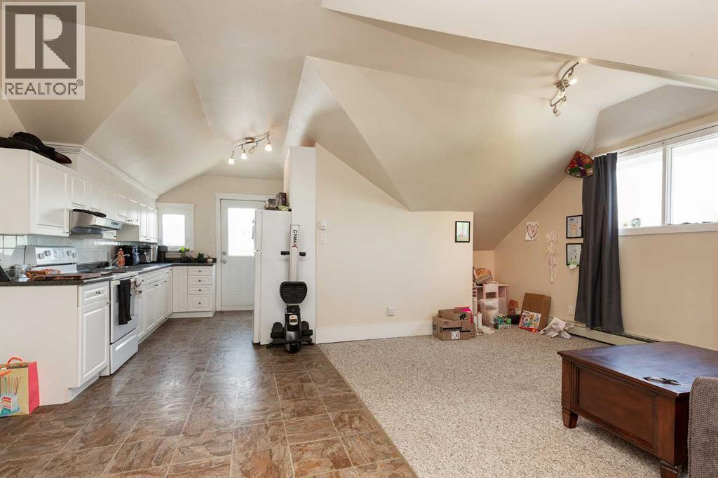 622 10 Street South Property Photo 31