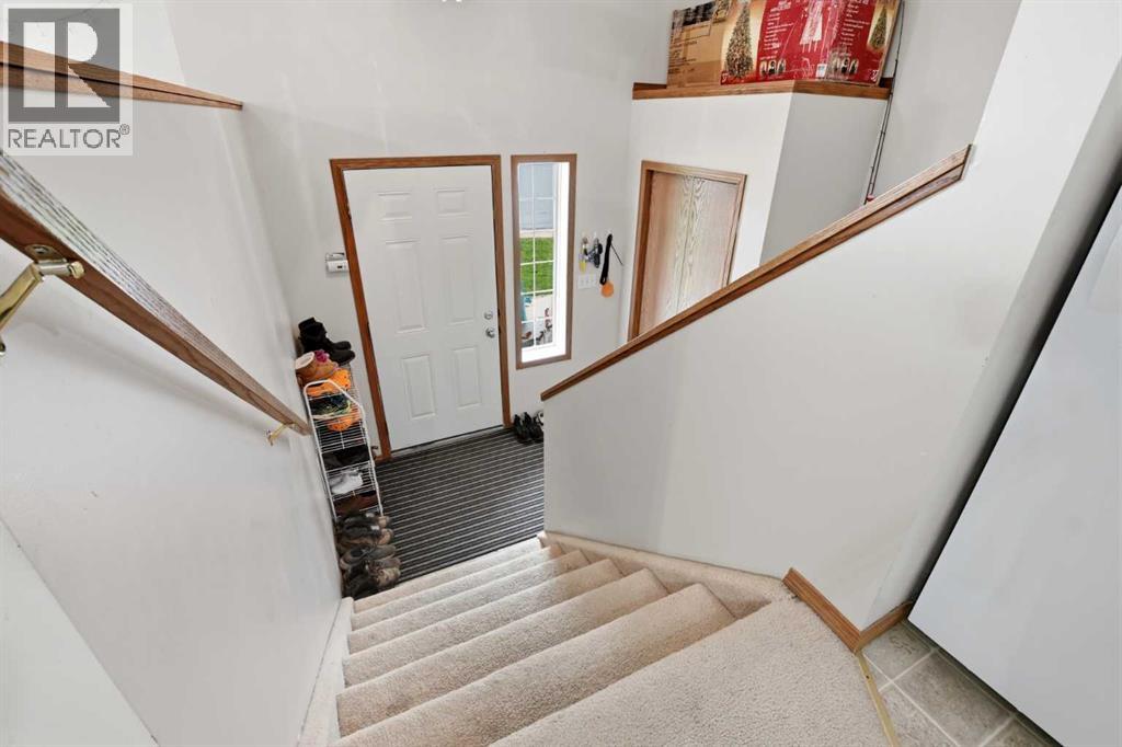 5812 70 Avenue Close Property Photo 2