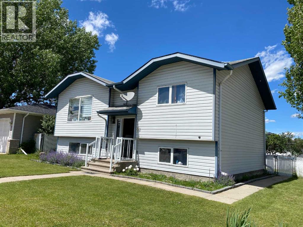 52 Upland Drive W Property Photo 1