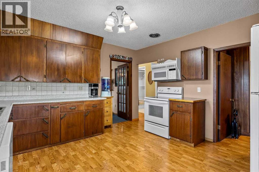 80060 475 Avenue E Property Photo 5