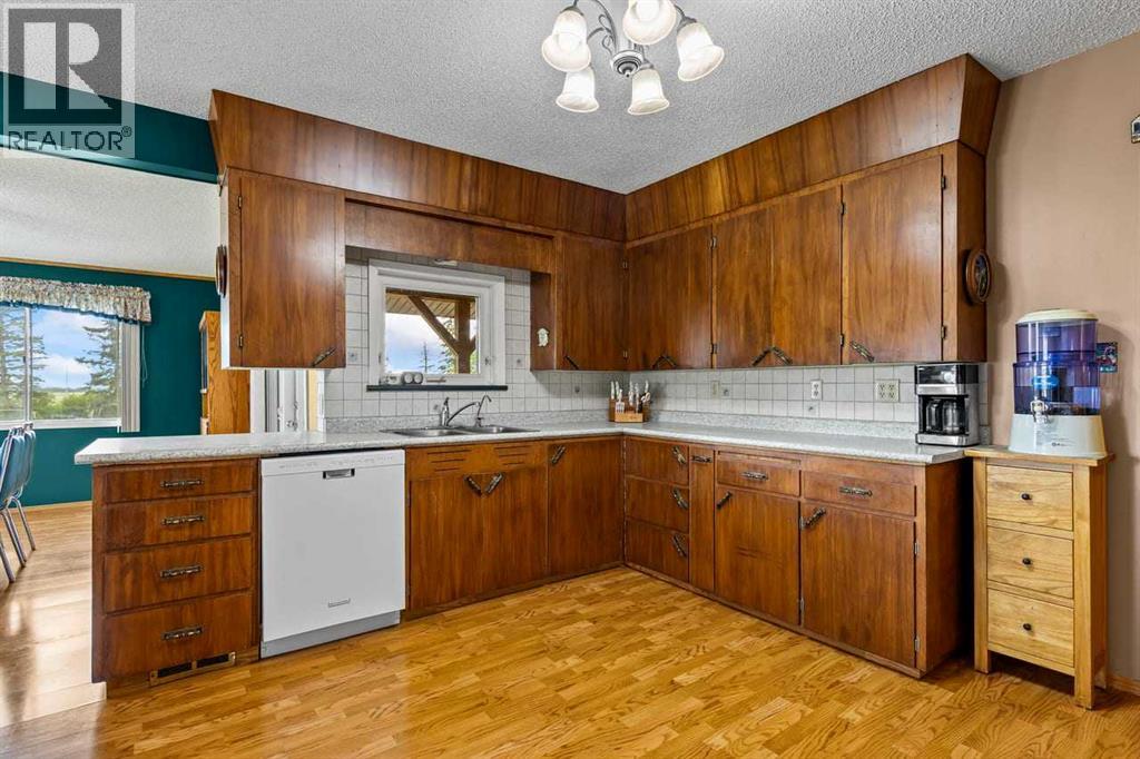 80060 475 Avenue E Property Photo 6