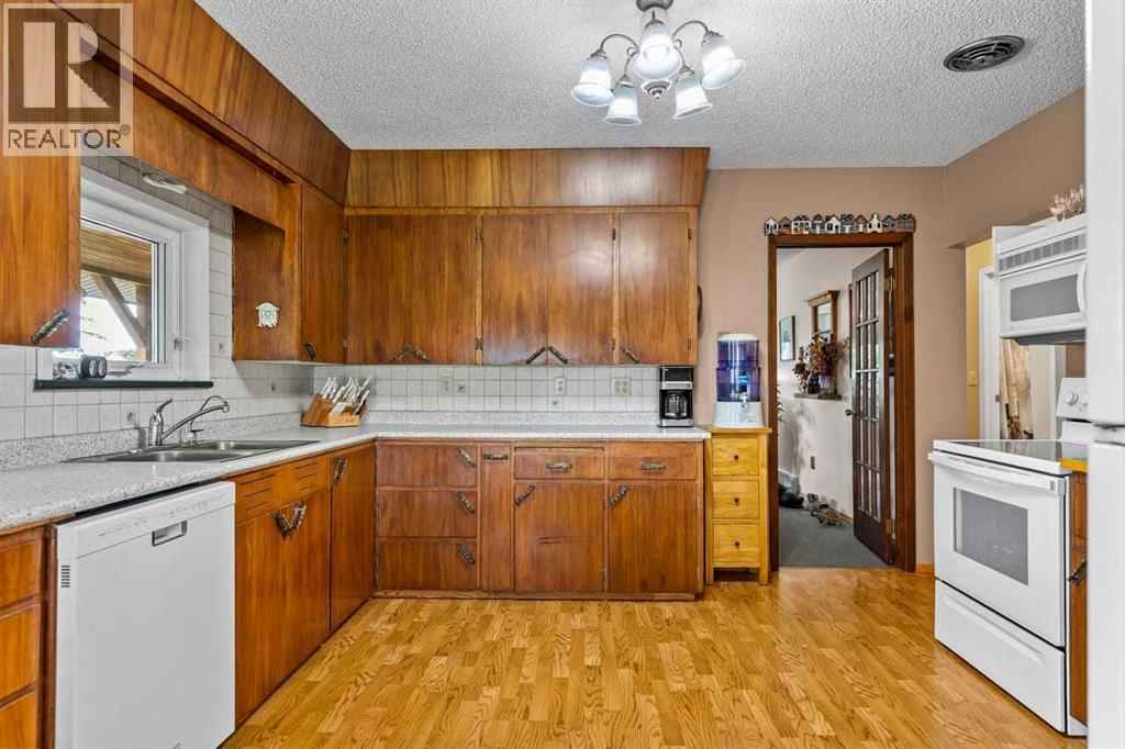 80060 475 Avenue E Property Photo 8