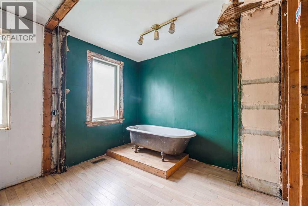 2108 8 Street Se Property Photo 8