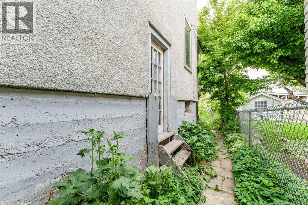 2108 8 Street Se Property Photo 9