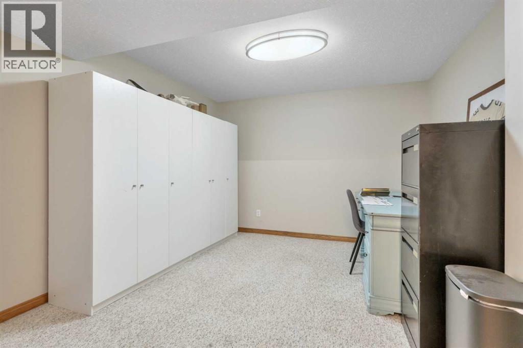 33 Walker Boulevard Property Photo 40