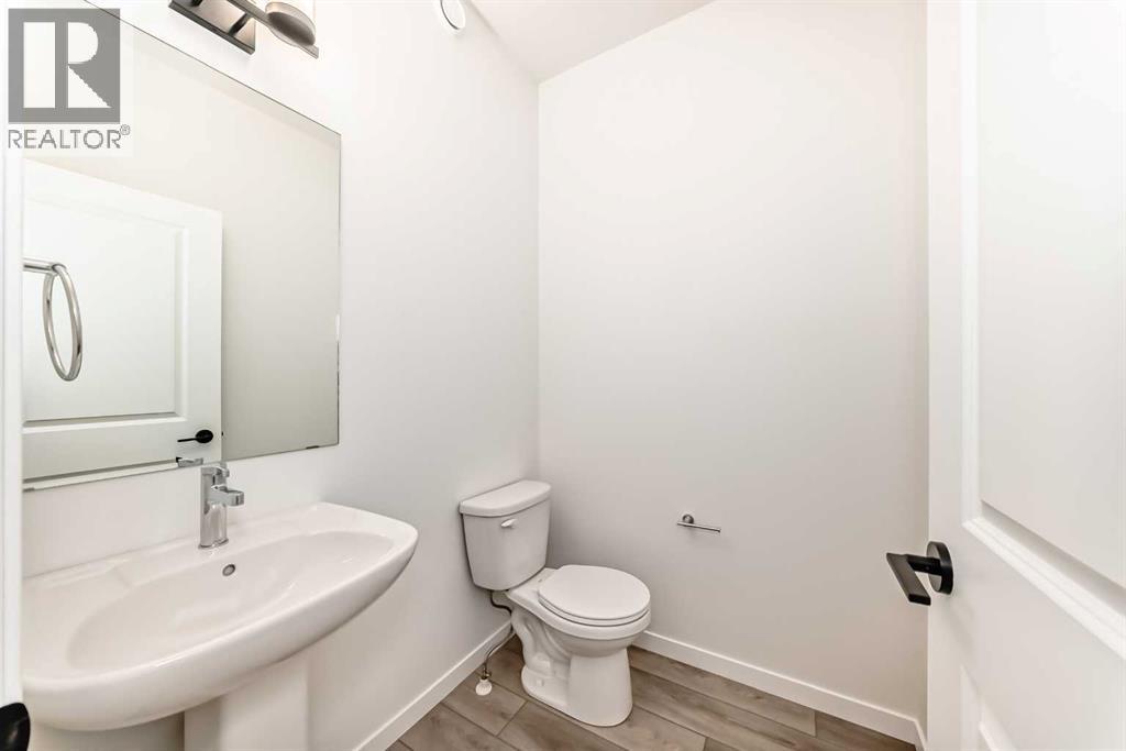 310 Montrose Crescent Se Property Photo 23