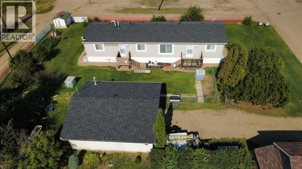 5016 49 Street Property Photo 2