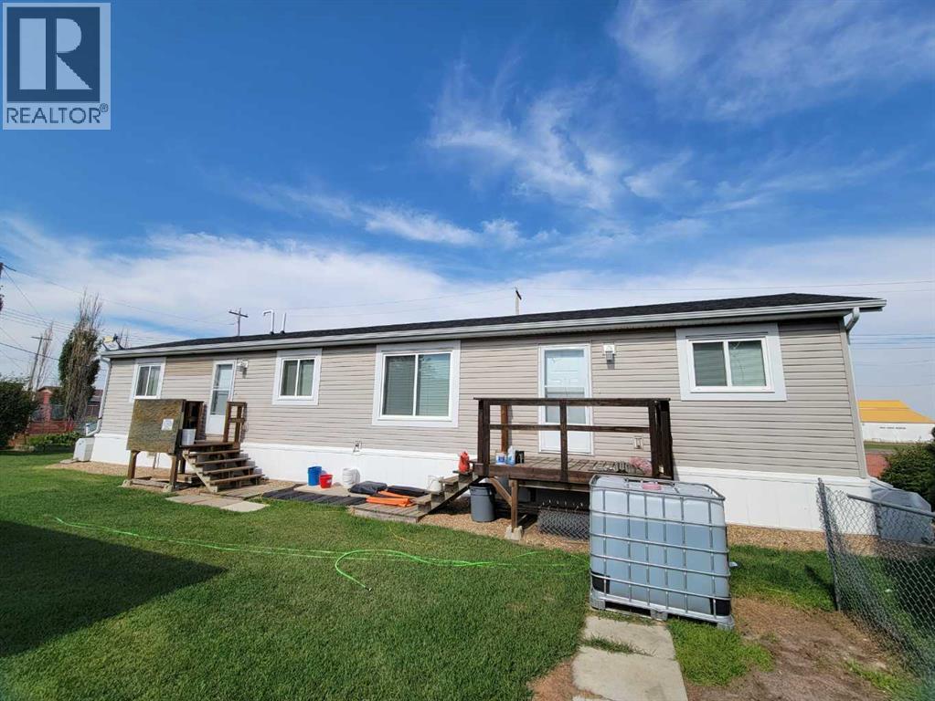 5016 49 Street Property Photo 3