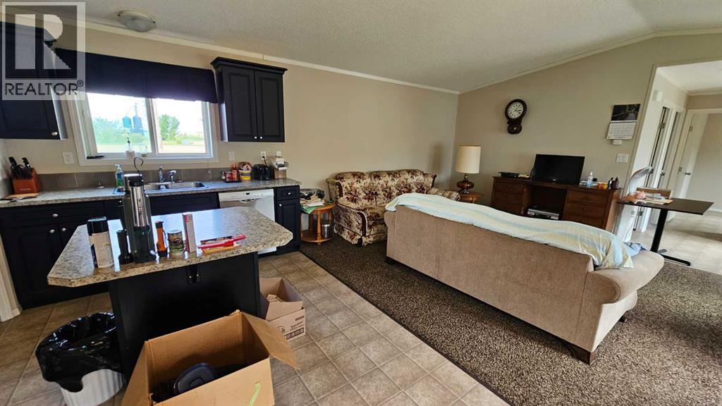 5016 49 Street Property Photo 6