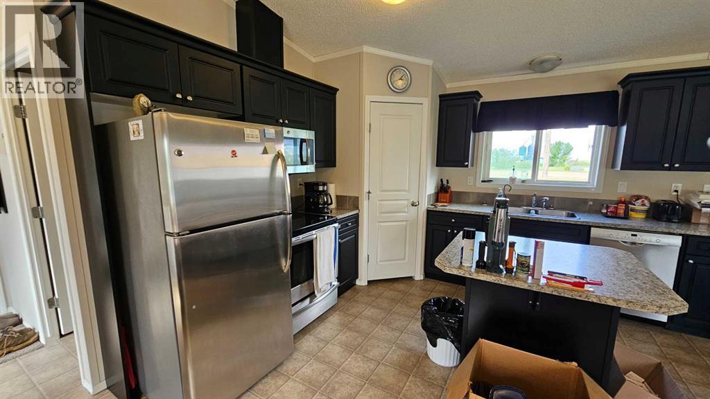 5016 49 Street Property Photo 7