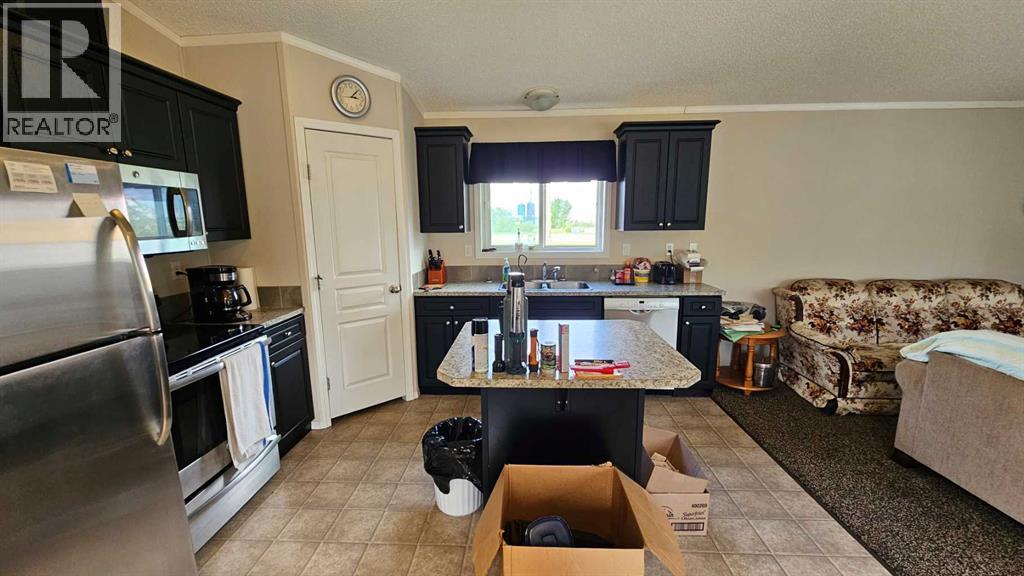 5016 49 Street Property Photo 8