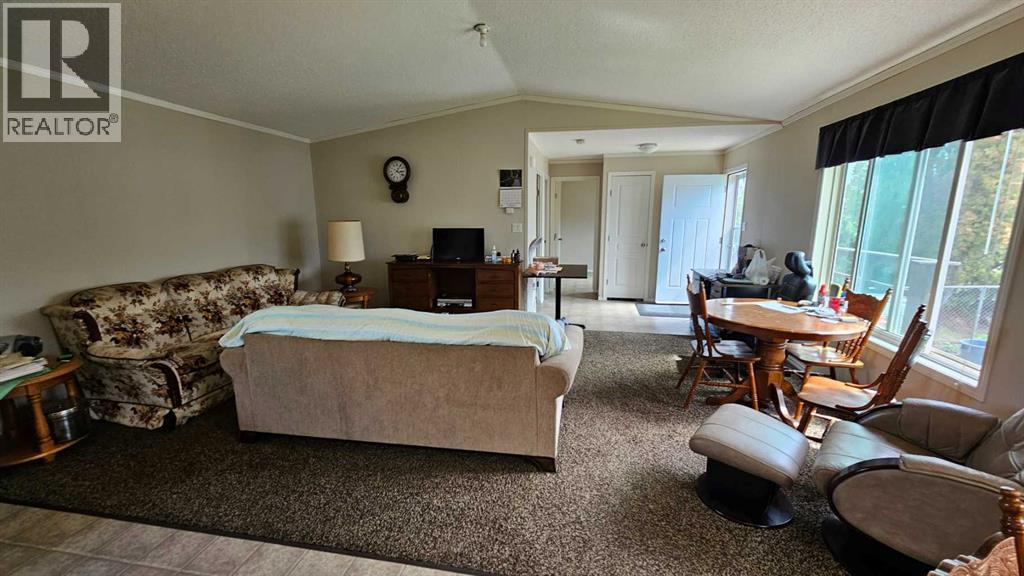 5016 49 Street Property Photo 12