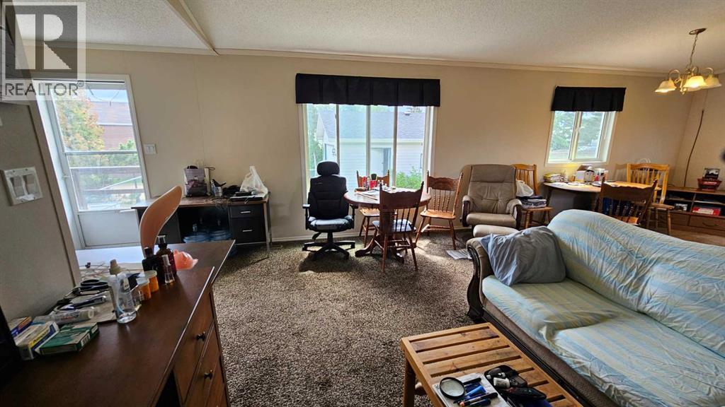 5016 49 Street Property Photo 15