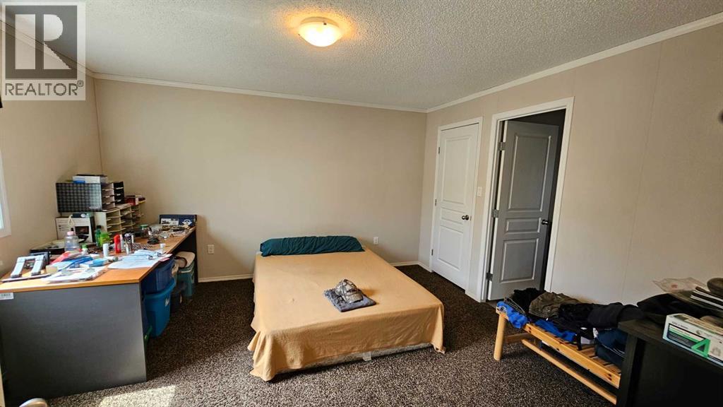 5016 49 Street Property Photo 16