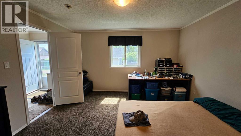 5016 49 Street Property Photo 17