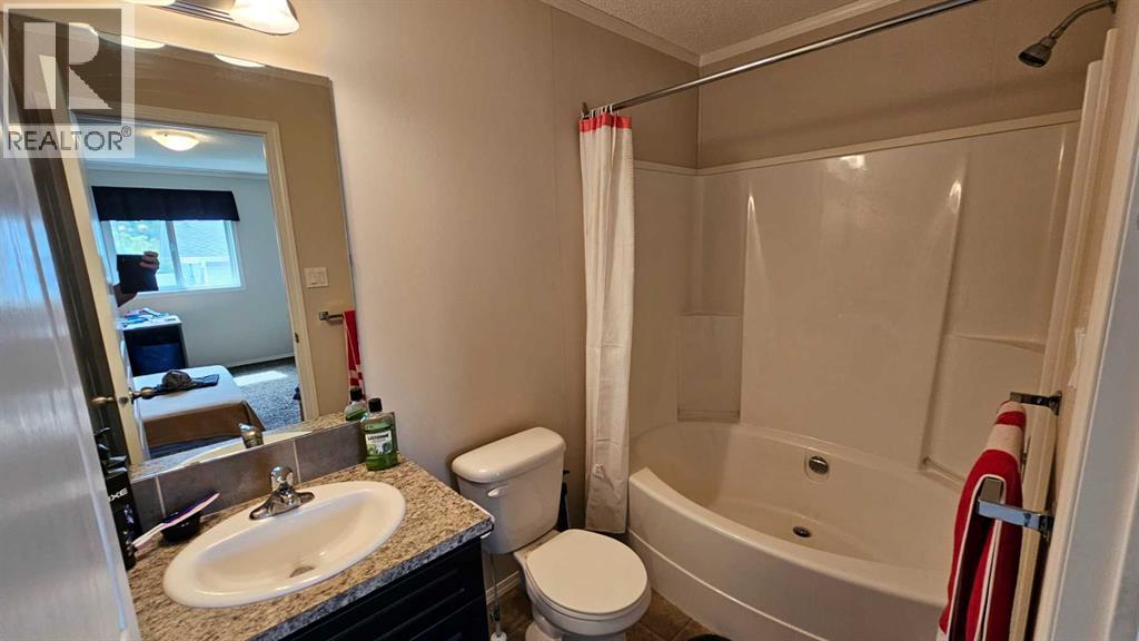 5016 49 Street Property Photo 18