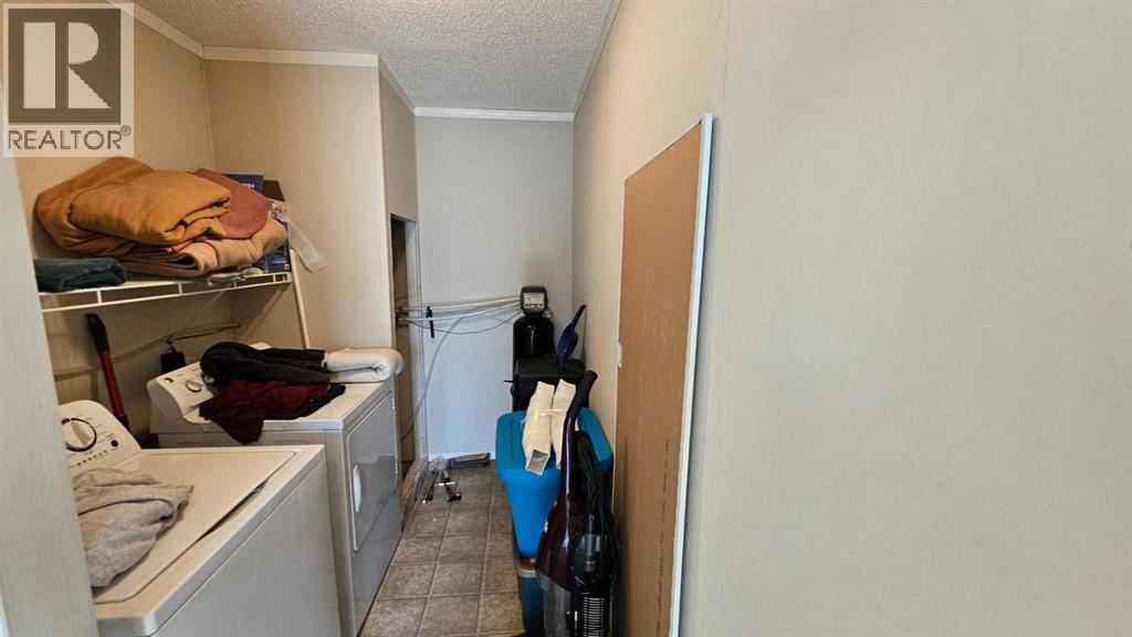 5016 49 Street Property Photo 21