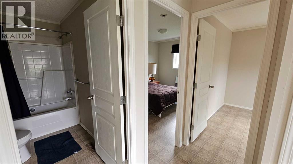 5016 49 Street Property Photo 27