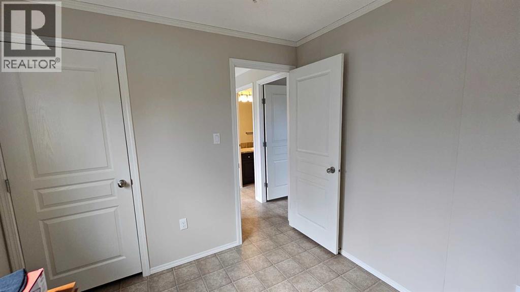 5016 49 Street Property Photo 32