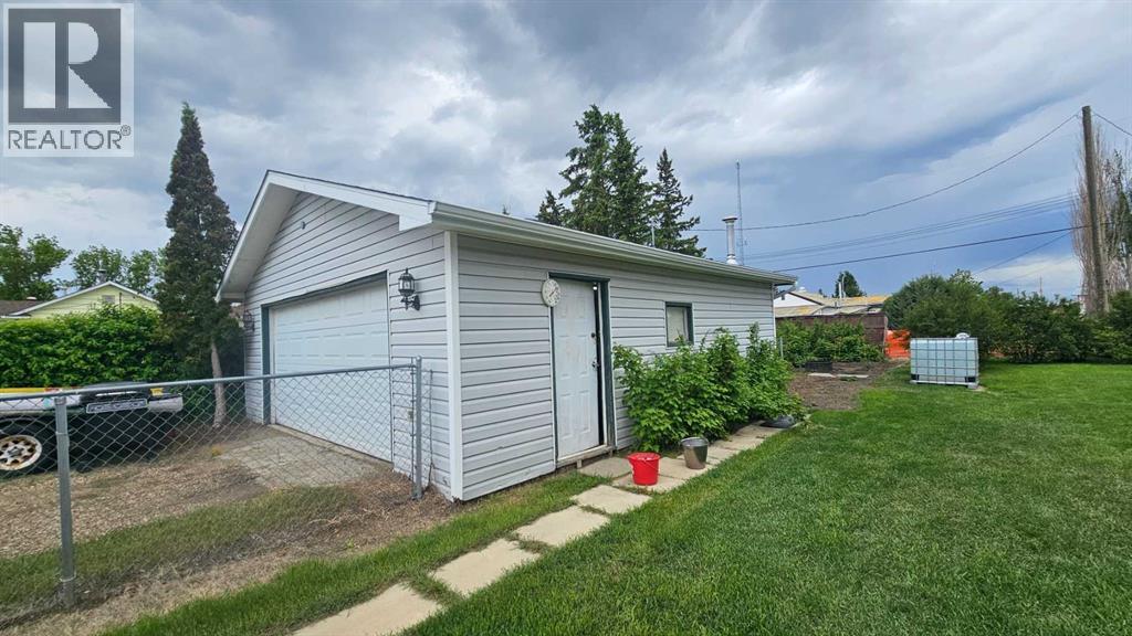 5016 49 Street Property Photo 45