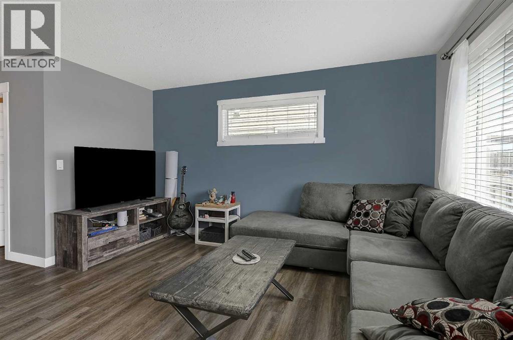 8443 101 Avenue Property Photo 2