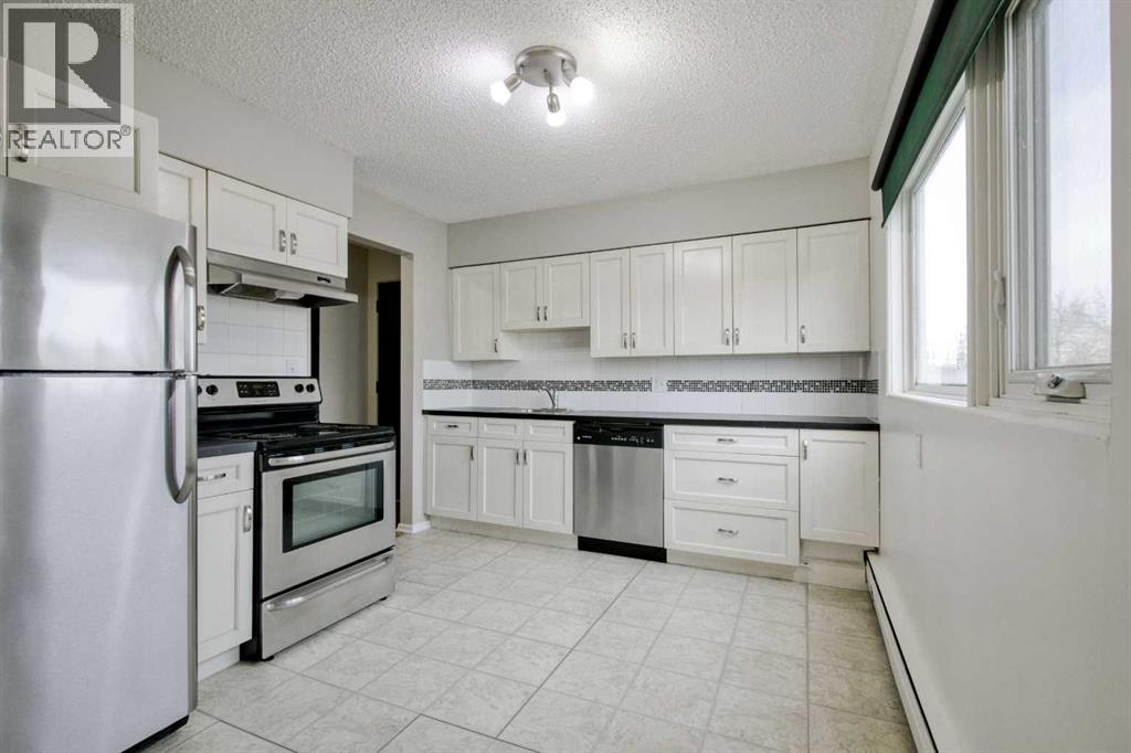 2705 38 Street Sw Property Photo 6