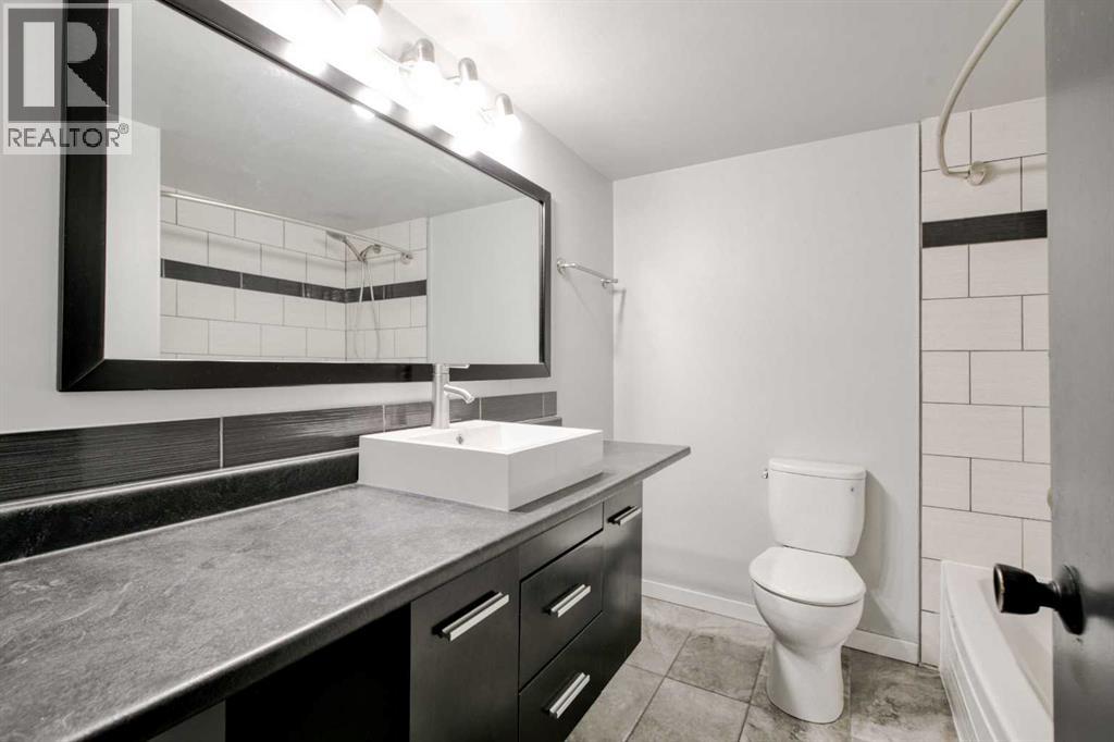 2705 38 Street Sw Property Photo 8