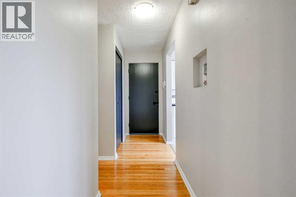 2705 38 Street Sw Property Photo 10