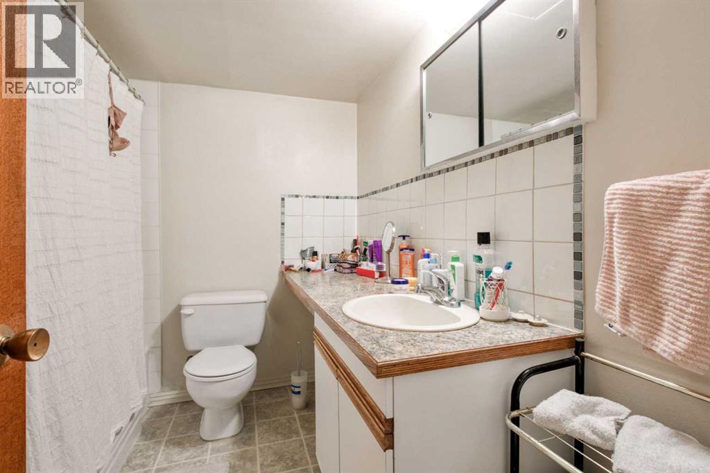 2705 38 Street Sw Property Photo 18
